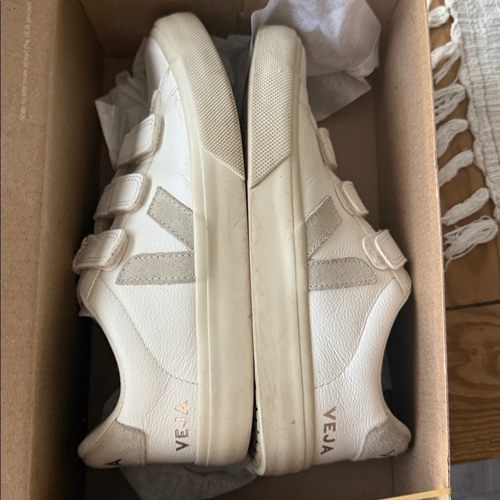 Veja women's